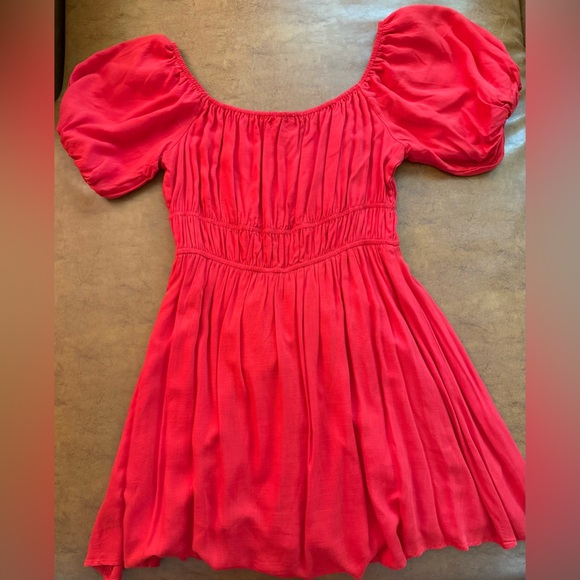Le Lis Red Babydoll Dress Puff Sleeve Smocked Waist Size Large NWT - Picture 2 of 6